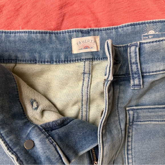 Faherty Light Wash Patch Pocket Blue Jeans - Picture 3 of 4